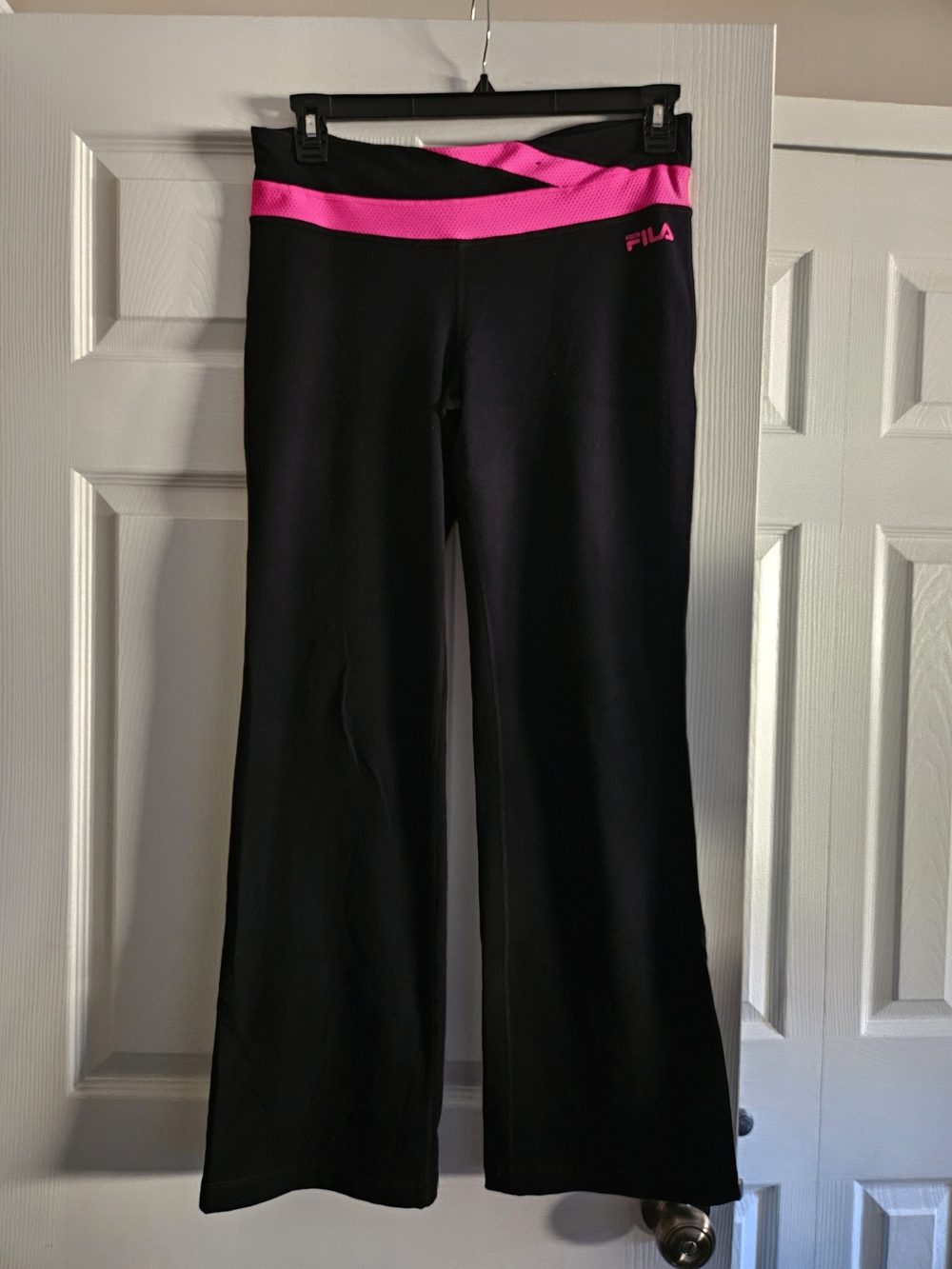 FILA Womens Black Yoga Pants with Pink Waistband And Drawstring Waist. Size M